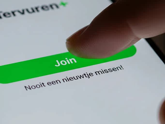 Finger clicking on Tervuren+ WhatsApp News Channel