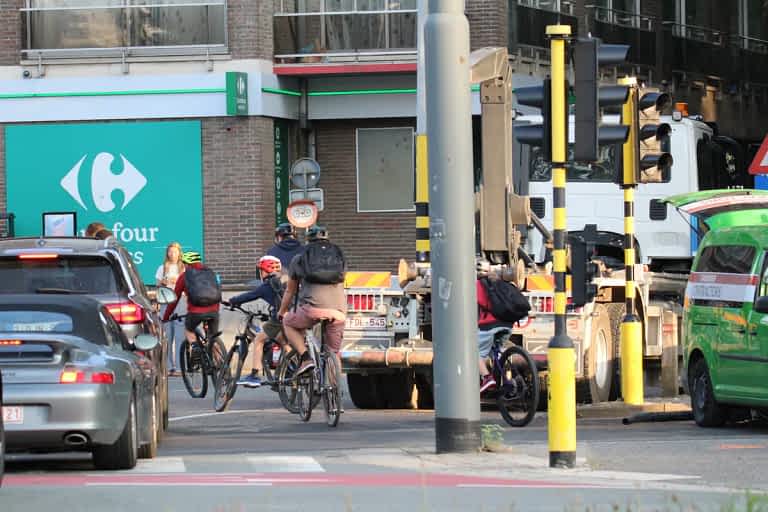 Fietsende kinderen Oppemstraat/N3