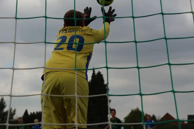 Doelman tijdens een voetbalmatch in Tervuren.